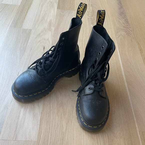 Dr. Martens Soft Leather Chunky Sole Boots Women’s size 7 - Picture 3 of 4